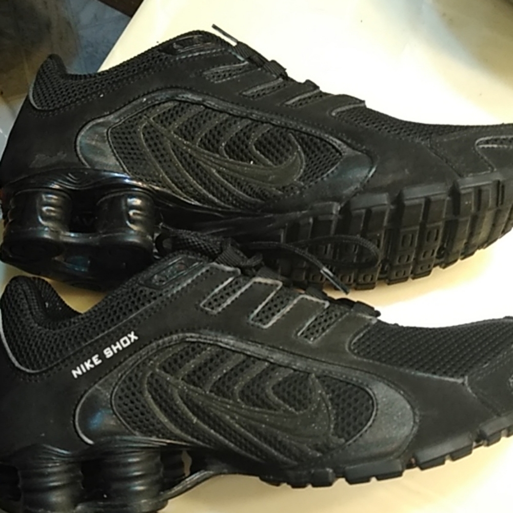 Nike women's shox Navina black 6.5